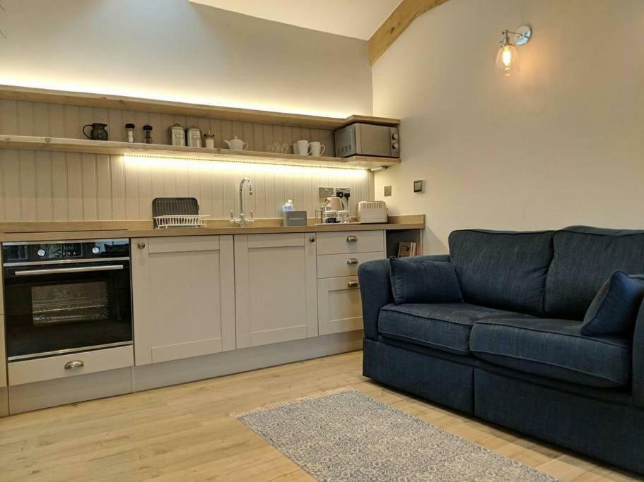 Skittles - Charming One Bedroom Apartment - Parking - Easy Access To Bath Box  Екстериор снимка