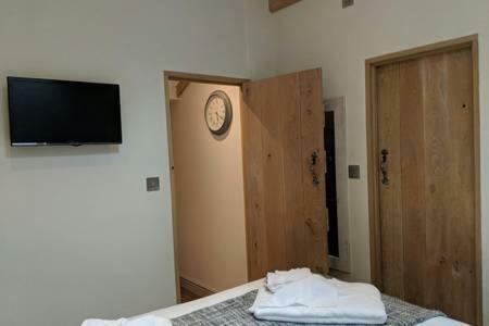 Skittles - Charming One Bedroom Apartment - Parking - Easy Access To Bath Box  Екстериор снимка