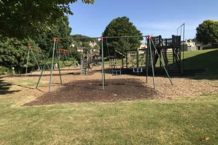 Skittles - Charming One Bedroom Apartment - Parking - Easy Access To Bath Box  Екстериор снимка